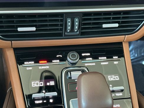 Certified 2023 Porsche Cayenne AWD/4WD image 21