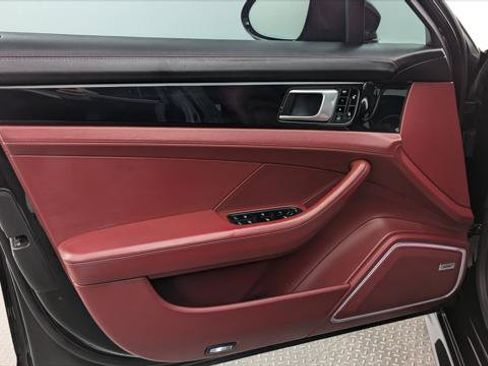 Used 2018 Porsche Panamera 4S image 12
