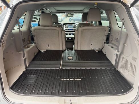 Used 2015 Toyota Highlander Limited Platinum image 4