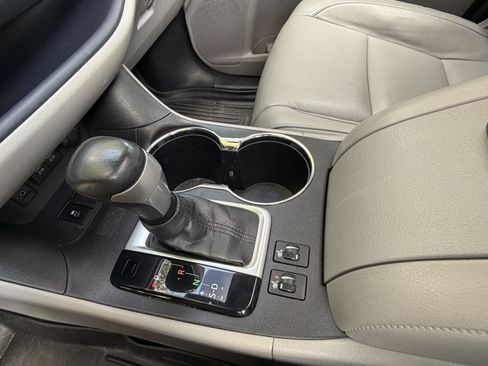 Used 2018 Toyota Highlander XLE FWD image 28