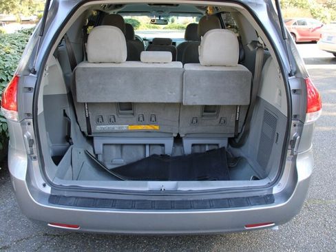 Used 2011 Toyota Sienna LE image 17