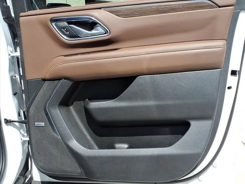 Used 2022 Chevrolet Suburban High Country RWD image 12