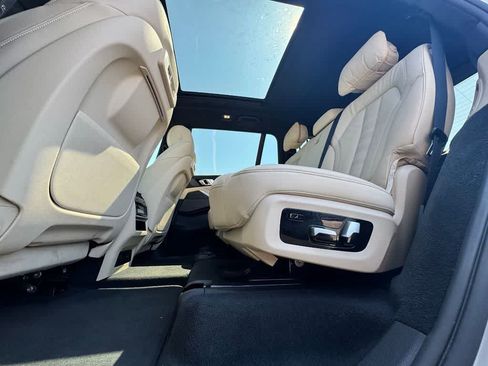 Used 2021 BMW X7 xDrive40i w/ M Sport Package AWD/4WD image 18