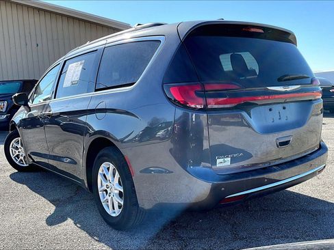 Used 2022 Chrysler Pacifica Touring-L FWD image 6