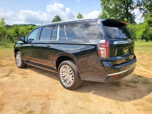 Used 2023 Chevrolet Suburban High Country AWD/4WD image 9