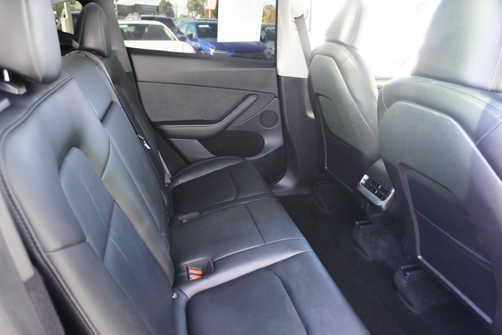 Used 2024 Tesla Model Y Long Range AWD/4WD image 30