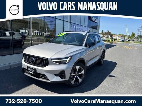 Certified 2025 Volvo XC40 B5 Plus AWD/4WD image 1