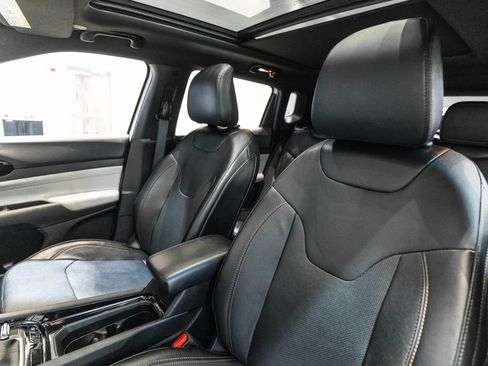 Used 2023 Jeep Compass Limited w/ Sun and Sound Group AWD/4WD image 6