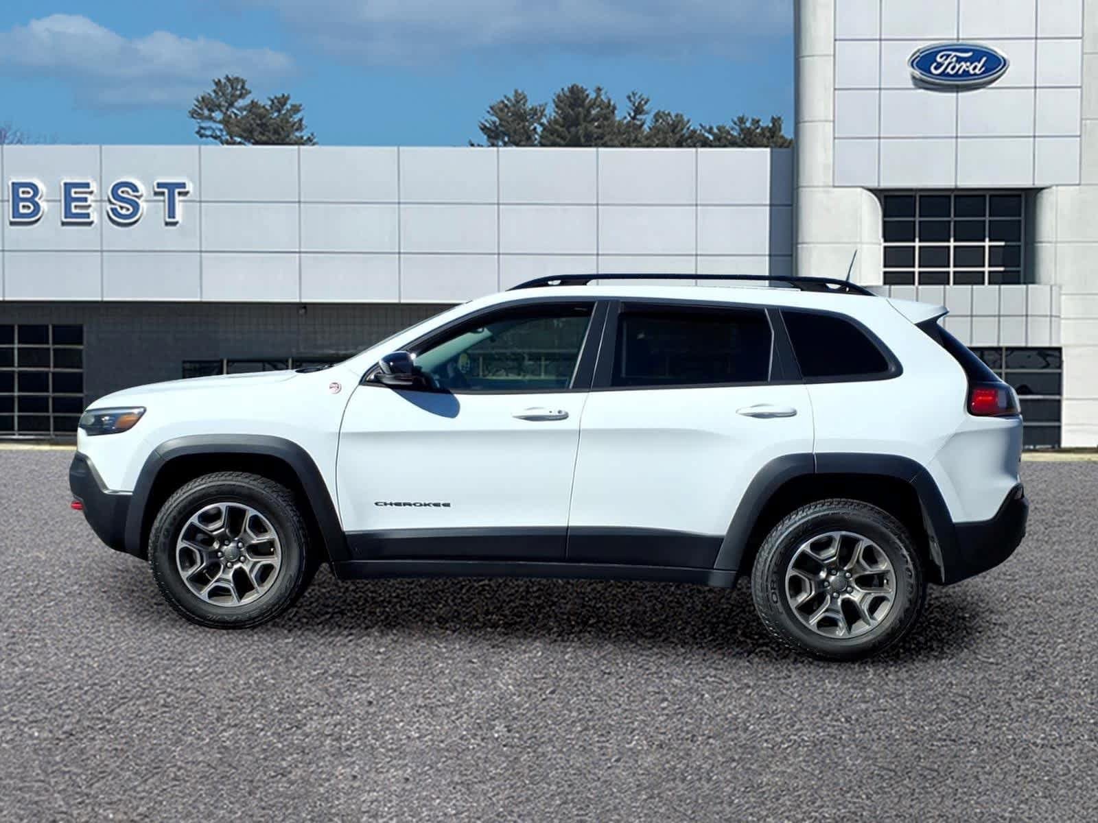 Used 2022 Jeep Cherokee Trailhawk w/ Premium Leather Package AWD/4WD image 2