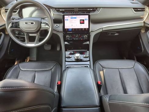 Used 2023 Jeep Grand Cherokee Overland AWD/4WD image 14