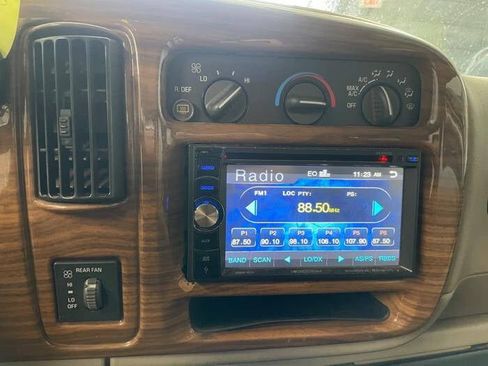 Used 2002 Chevrolet Express 1500 image 35