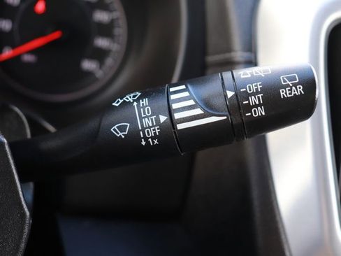 Used 2023 GMC Terrain SLT image 22