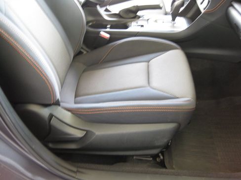 Used 2020 Subaru Crosstrek 2.0i Premium w/ Moonroof Package 2 AWD/4WD image 23