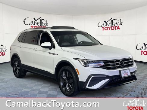 Used 2022 Volkswagen Tiguan SE w/ Panoramic Sunroof Package image 1