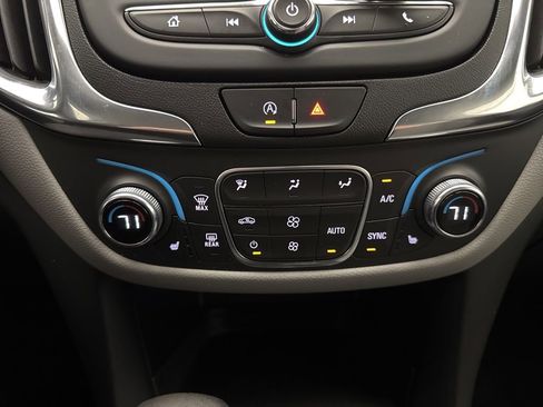 Used 2022 Chevrolet Equinox LT w/ Driver Convenience Package image 29