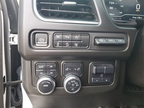 Used 2024 GMC Yukon AT4 w/ Technology Package image 29