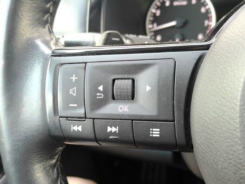 Used 2022 Nissan Pathfinder SL w/ SL Black Package image 40