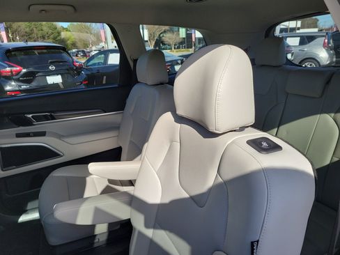 Used 2023 Kia Telluride S image 10