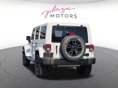Used 2018 Jeep Wrangler Unlimited Sahara AWD/4WD image 7