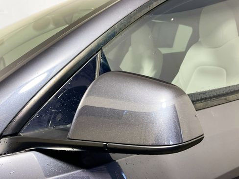 Used 2024 Tesla Model Y Long Range AWD/4WD image 12