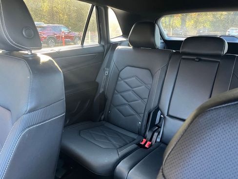 Used 2025 Volkswagen Atlas Cross Sport SE image 35