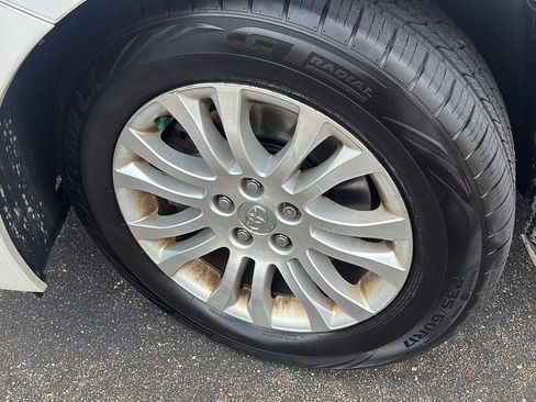 Used 2014 Toyota Sienna XLE w/ Entertainment Package FWD image 4