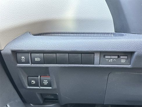 Used 2024 Toyota Sienna XLE image 27
