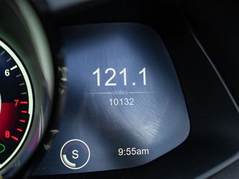 Used 2021 Aston Martin V8 Vantage Roadster image 57