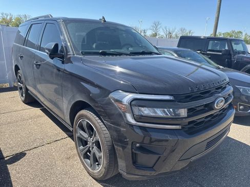 Used 2024 Ford Expedition Limited AWD/4WD image 8