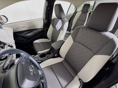 Certified 2025 Toyota Corolla LE image 5