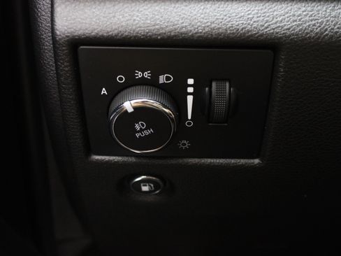 Used 2019 Jeep Grand Cherokee Overland RWD image 27