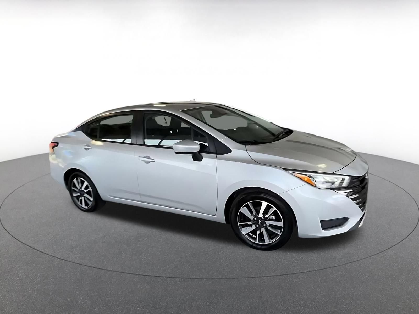 Used 2025 Nissan Versa SV FWD image 2