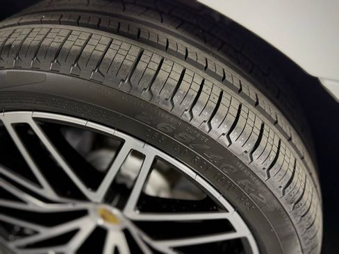 New 2026 Porsche Macan AWD/4WD image 18