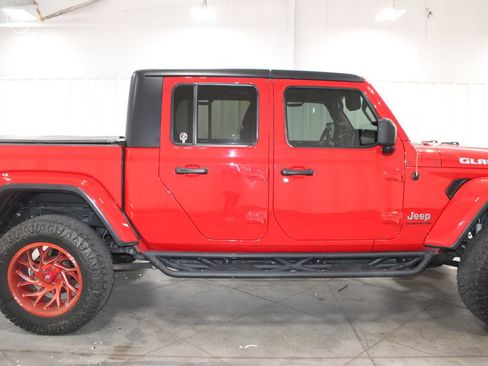 Used 2021 Jeep Gladiator Overland w/ Trailer Tow Package AWD/4WD image 11