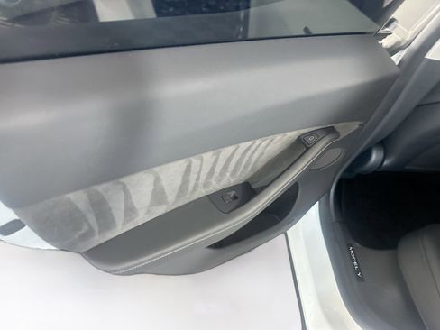 Used 2024 Tesla Model Y Long Range image 26