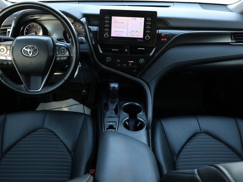 Used 2021 Toyota Camry SE image 2