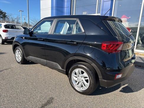 Certified 2025 Hyundai Venue SE image 8