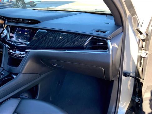 Used 2023 Cadillac XT6 Premium Luxury w/ Technology Package image 17