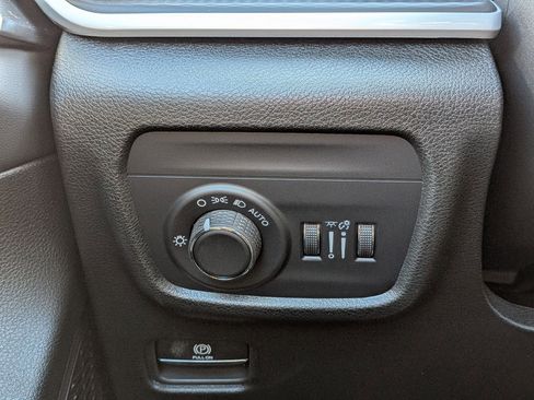 New 2025 Jeep Grand Cherokee Altitude image 21