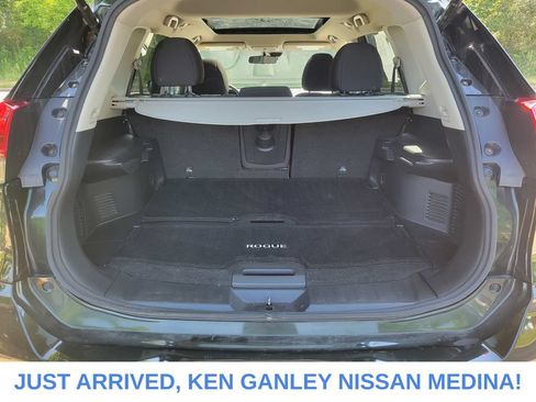 Used 2020 Nissan Rogue SV w/ Sun & Sound Touring Package AWD/4WD image 18