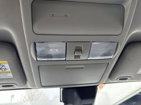 Used 2023 Nissan Frontier SV w/ SV Convenience Package image 21