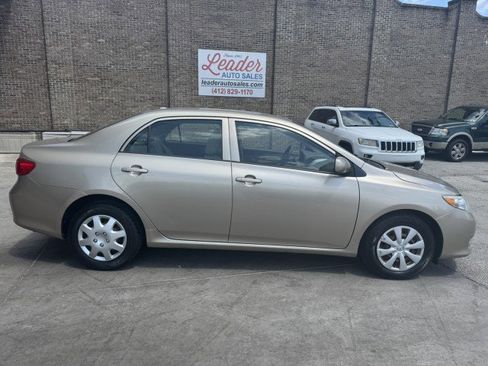 Used 2009 Toyota Corolla LE FWD image 2