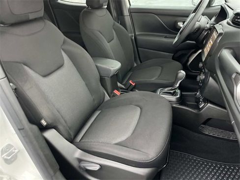Used 2023 Jeep Renegade Latitude image 28