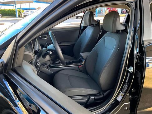 Used 2025 Kia K4 LXS image 7