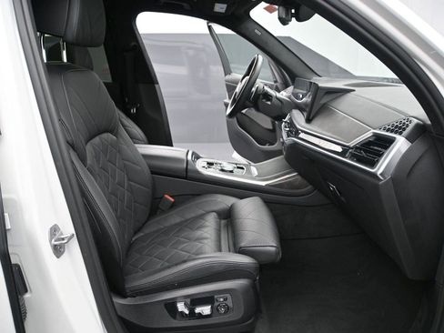 Used 2023 BMW X7 xDrive40i w/ Executive Package image 17