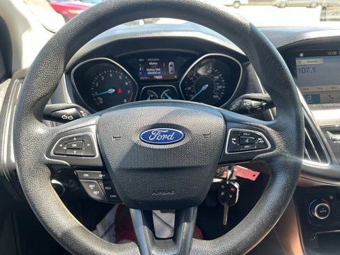 Used 2017 Ford Focus SEL FWD image 21