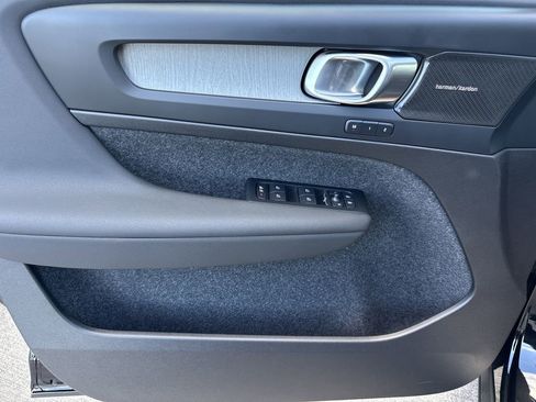 New 2026 Volvo XC40 B5 Ultra image 9