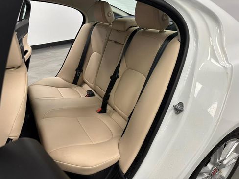 Used 2018 Jaguar XE Premium image 38