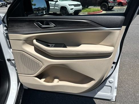 New 2026 Jeep Grand Cherokee Limited AWD/4WD image 14