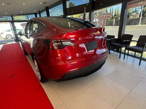 Used 2024 Tesla Model Y Long Range AWD/4WD image 6